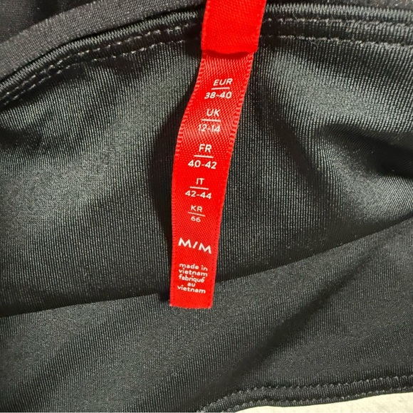 Black Spanx leggings MEDIUM faux leather - Picture 6 of 10